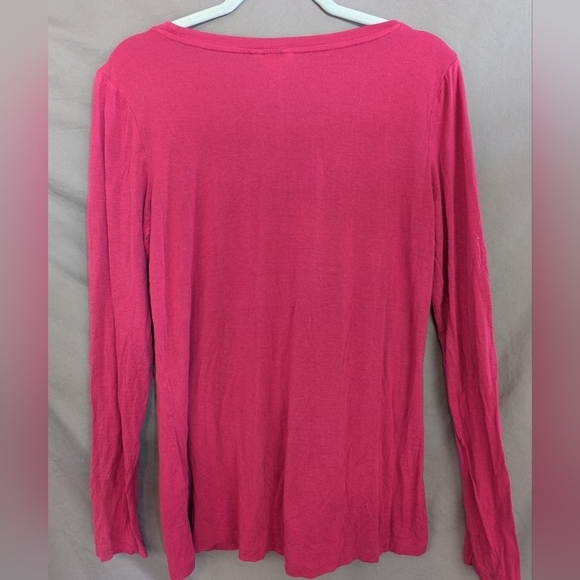 Ariat small long sleeve tshirt in hot pink with stain and fading - Picture 8 of 10